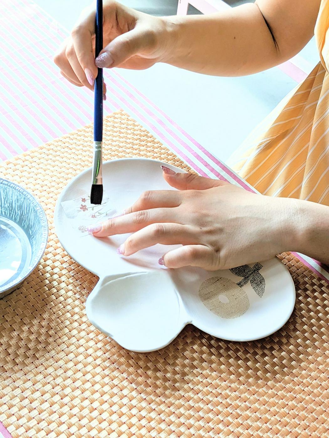 新日本製陶(貼り絵付け体験)