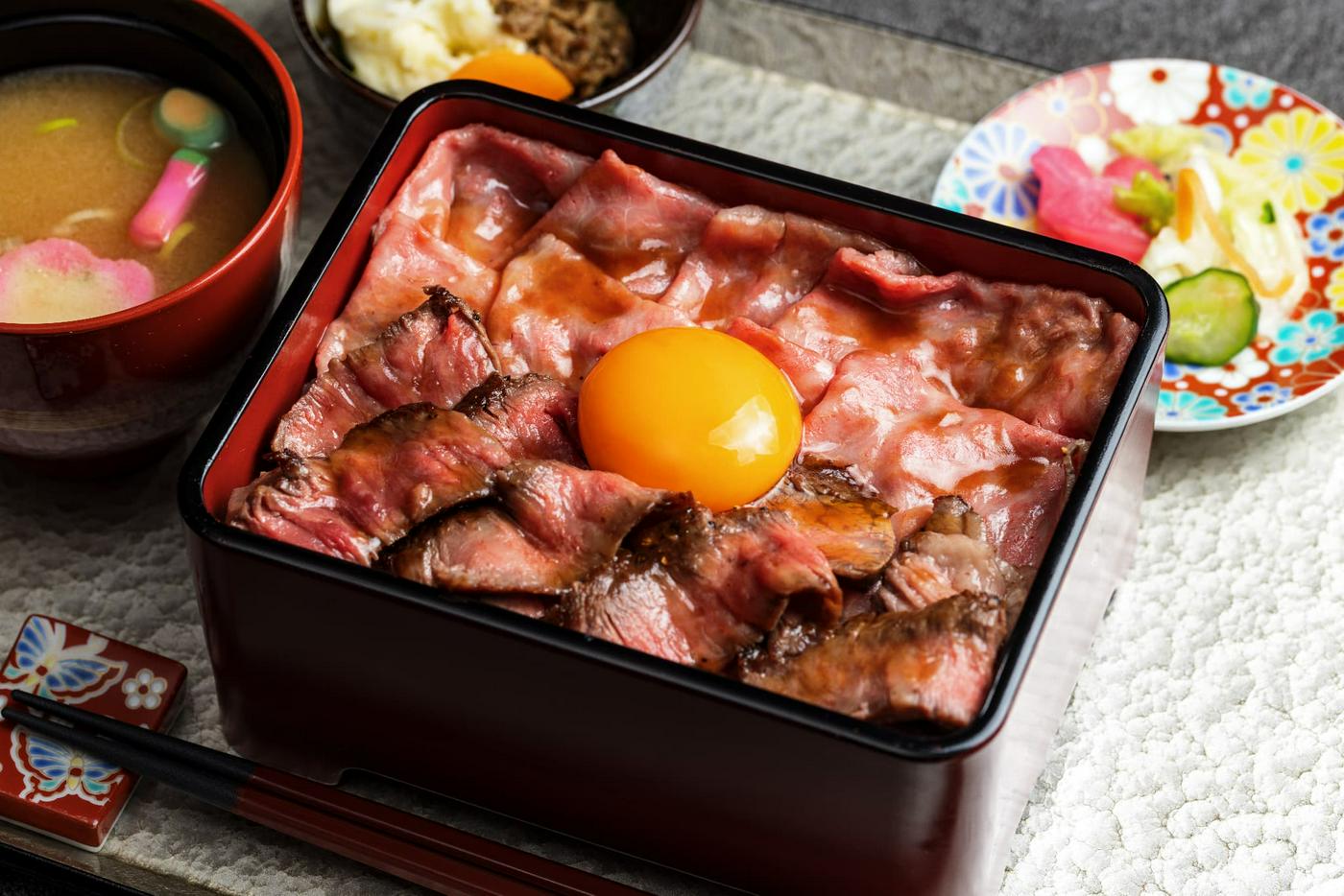 能登牛ローストビーフと国産牛サーロイン重（イメージ）