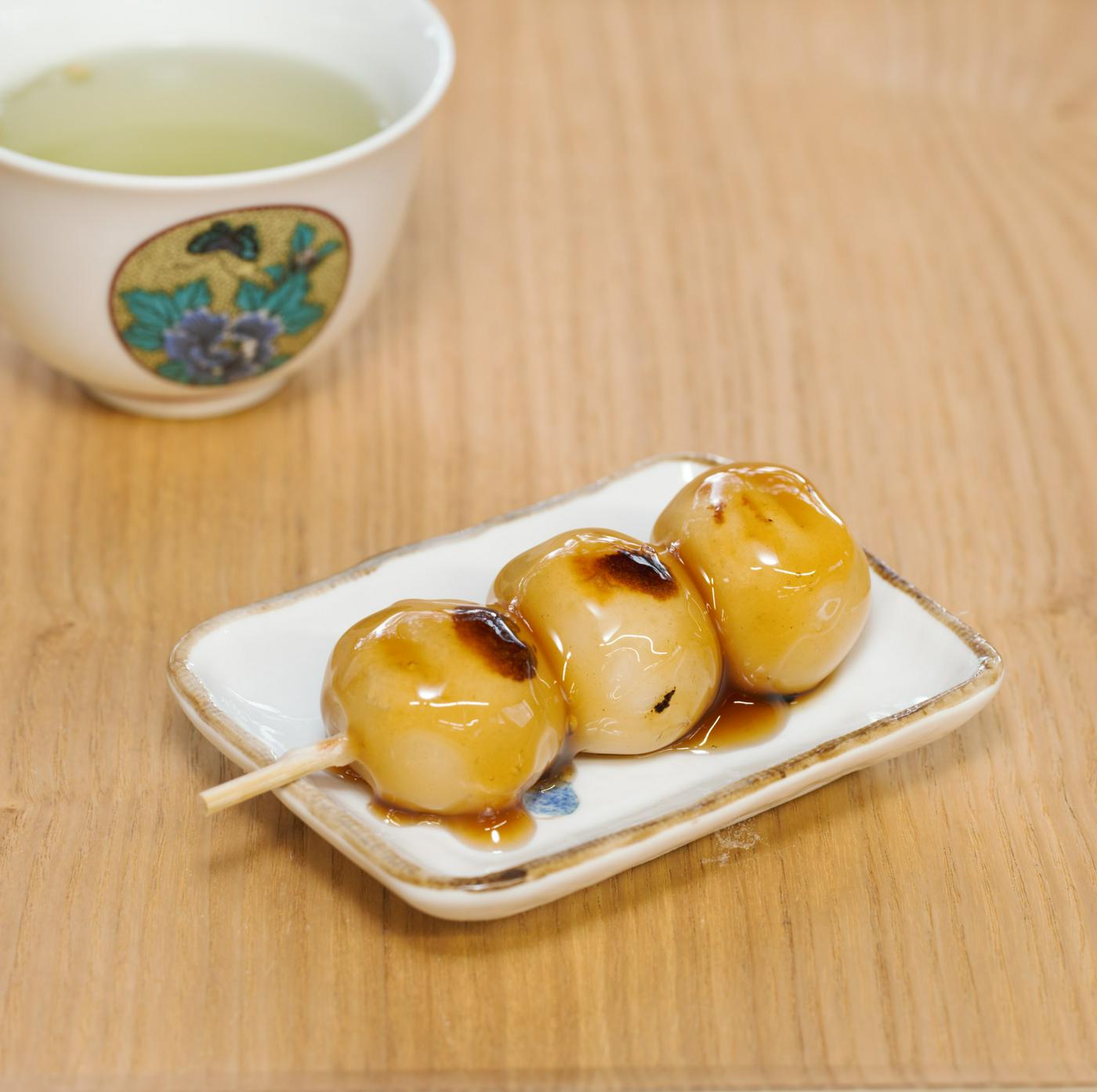 JTBお休み処 兼六園（寄観亭）金箔入りのお茶とお団子